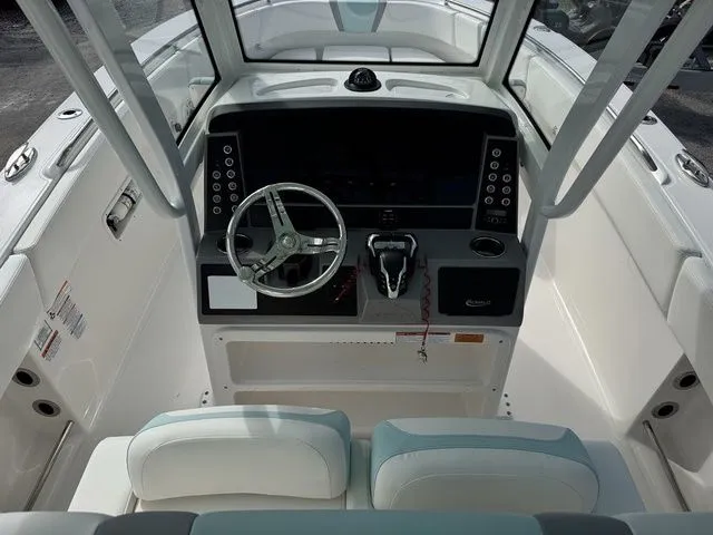 Slide: The Image of Robalo R270 Center Console 2025 - 19