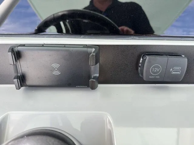 Slide: The Image of Robalo R270 Center Console 2025 - 24