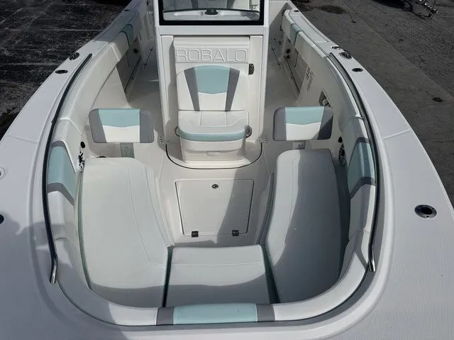 Slide: The Image of Robalo R270 Center Console 2025 - 32