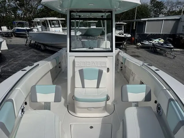 Slide: The Image of Robalo R270 Center Console 2025 - 33