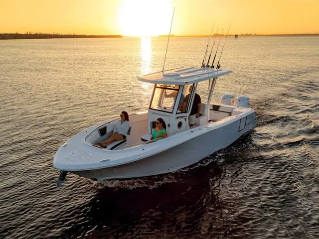 Slide: The Image of Robalo R270 Center Console 2025 - 4