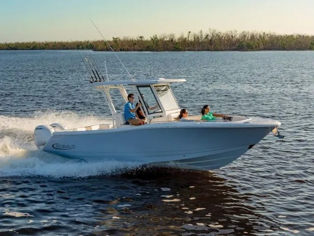 Slide: The Image of Robalo R270 Center Console 2025 - 42