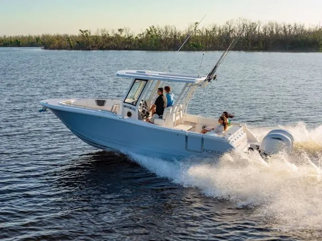 Slide: The Image of Robalo R270 Center Console 2025 - 5