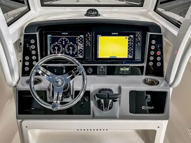 Slide: The Image of Robalo R270 Center Console 2025 - 50