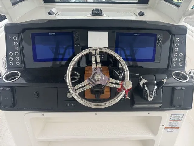 Slide: The Image of Robalo R300 Center Console 2025 - 11
