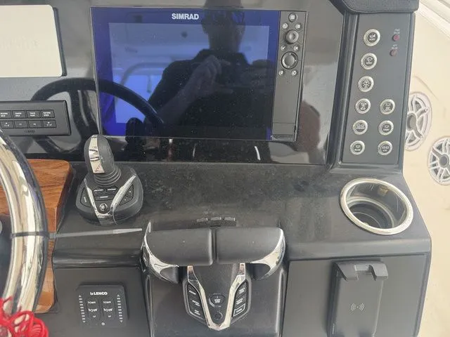 Slide: The Image of Robalo R300 Center Console 2025 - 12