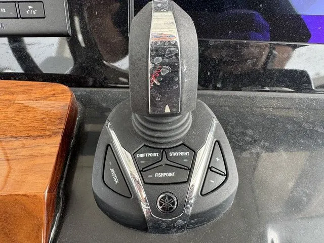 Slide: The Image of Robalo R300 Center Console 2025 - 13