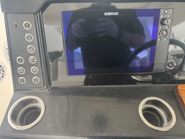 Slide: The Image of Robalo R300 Center Console 2025 - 15