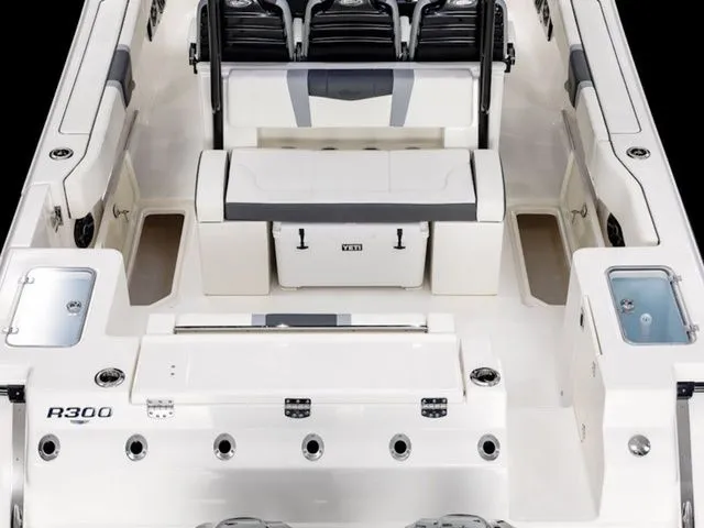 Slide: The Image of Robalo R300 Center Console 2025 - 31