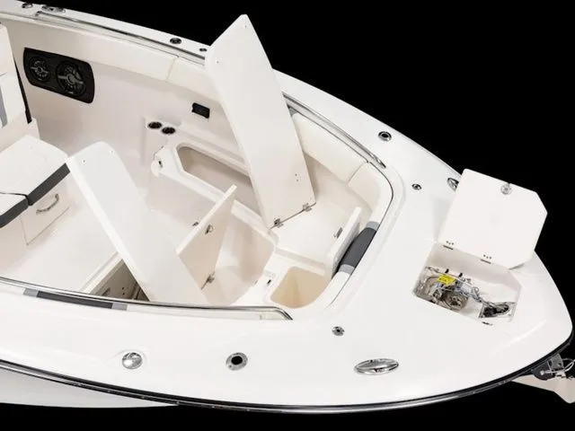Slide: The Image of Robalo R300 Center Console 2025 - 5