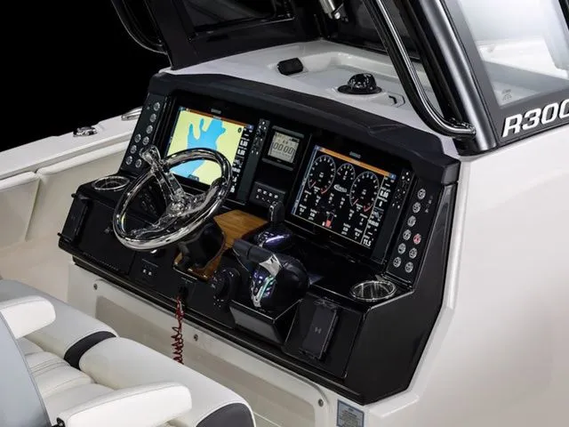 Slide: The Image of Robalo R300 Center Console 2025 - 9