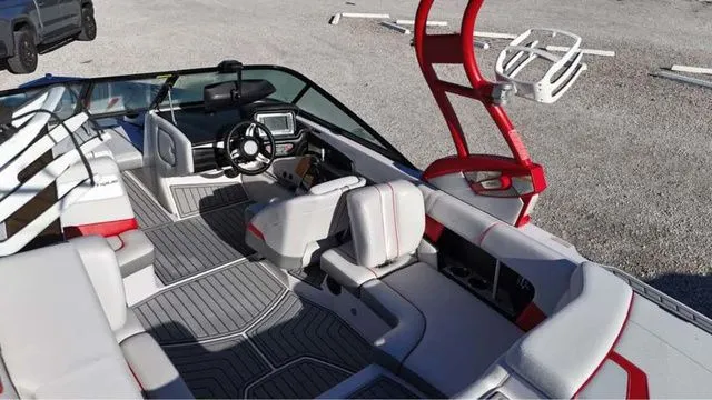 Slide: The Image of Nautique 210 Super Air Nautique 2014 - 8