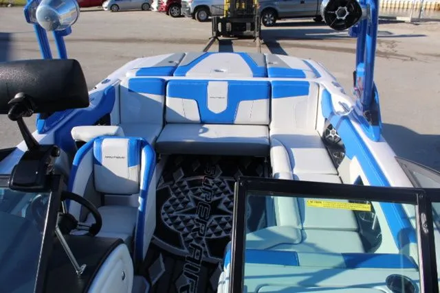 Slide: The Image of Nautique Super Air Nautique 210 2012 - 10