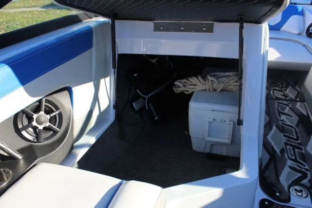 Slide: The Image of Nautique Super Air Nautique 210 2012 - 17