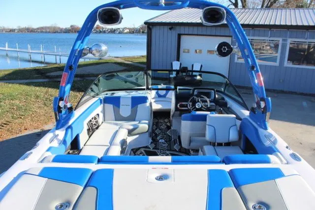 Slide: The Image of Nautique Super Air Nautique 210 2012 - 6