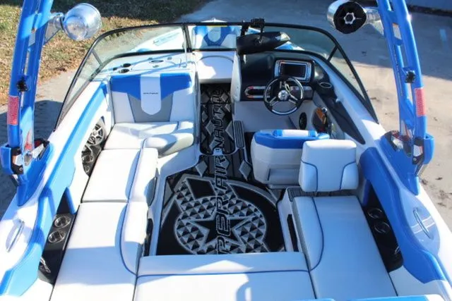 Slide: The Image of Nautique Super Air Nautique 210 2012 - 8