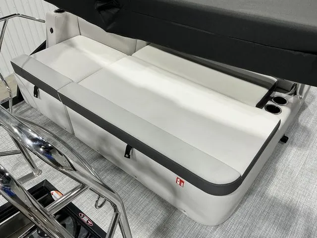 Slide: The Image of Harris Cruiser 230 SLDH 2026 - 18