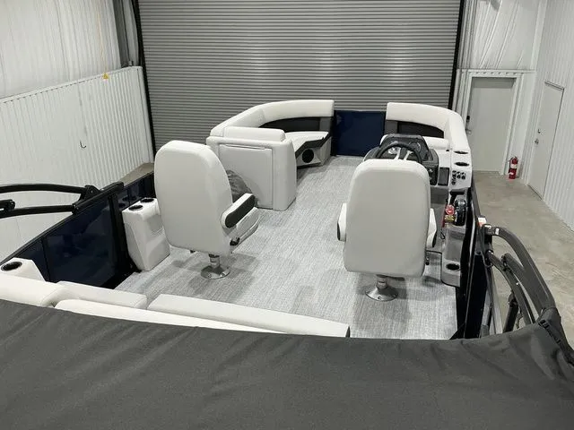 Slide: The Image of Harris Cruiser 230 SLDH 2026 - 17