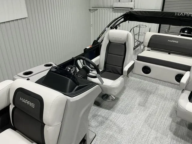 Slide: The Image of Harris Cruiser 230 SLDH 2026 - 20
