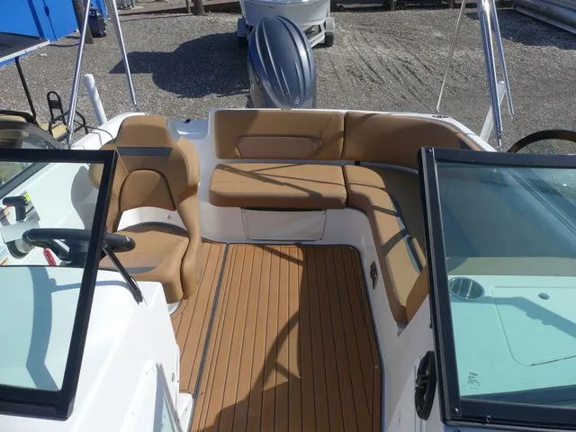 Slide: The Image of Hurricane SunDeck 187 OB 2026 - 14