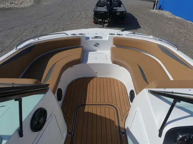 Slide: The Image of Hurricane SunDeck 187 OB 2026 - 15