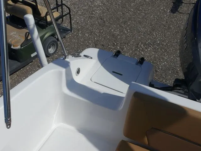 Slide: The Image of Hurricane SunDeck 187 OB 2026 - 18