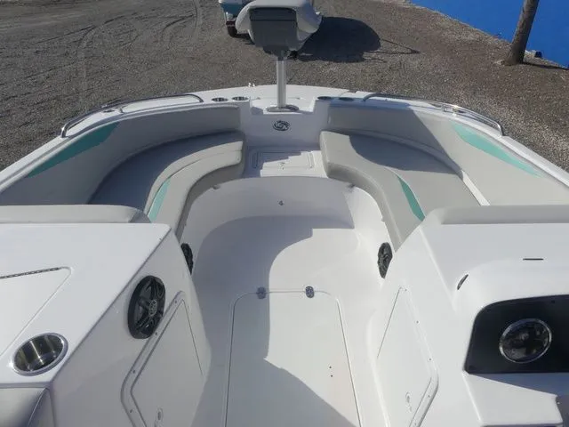 Slide: The Image of Hurricane SunDeck Sport 188 OB 2026 - 13