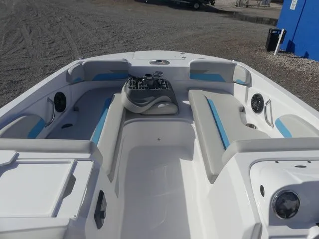 Slide: The Image of Hurricane SunDeck Sport 205 OB 2026 - 13