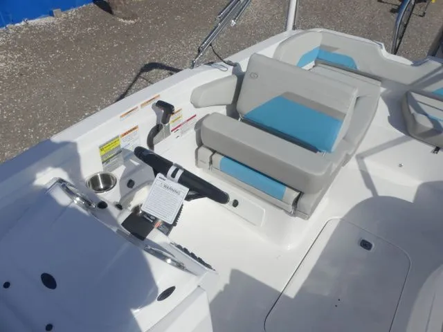 Slide: The Image of Hurricane SunDeck Sport 205 OB 2026 - 16