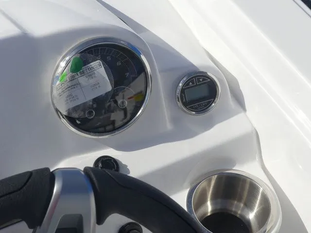 Slide: The Image of Hurricane SunDeck Sport 205 OB 2026 - 20