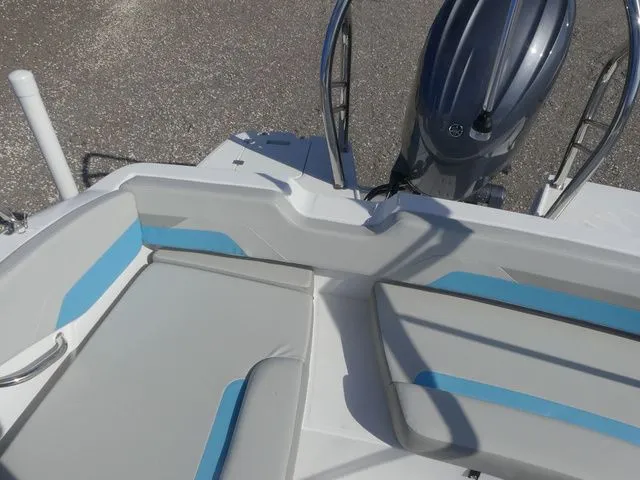 Slide: The Image of Hurricane SunDeck Sport 205 OB 2026 - 22