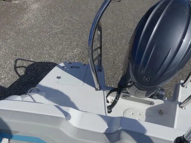 Slide: The Image of Hurricane SunDeck Sport 205 OB 2026 - 23