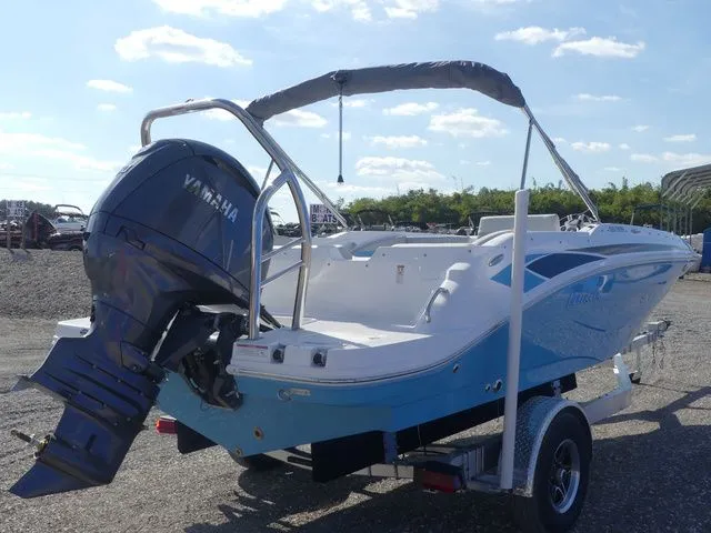 Slide: The Image of Hurricane SunDeck Sport 205 OB 2026 - 4