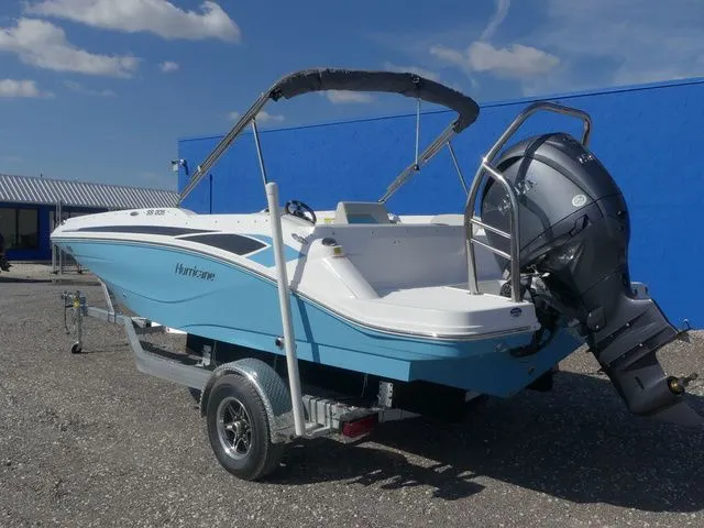 Slide: The Image of Hurricane SunDeck Sport 205 OB 2026 - 6