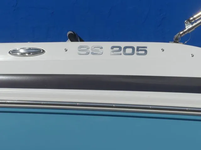 Slide: The Image of Hurricane SunDeck Sport 205 OB 2026 - 9
