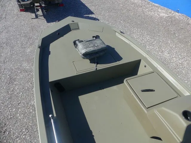 Slide: The Image of Tracker Grizzly 1754 SC 2026 - 12