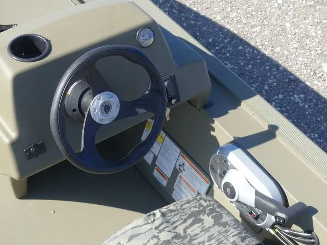 Slide: The Image of Tracker Grizzly 1754 SC 2026 - 15