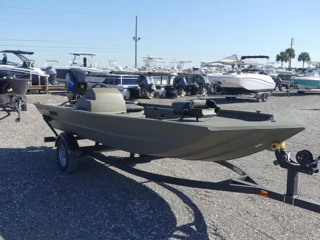 Slide: The Image of Tracker Grizzly 1754 SC 2026 - 3