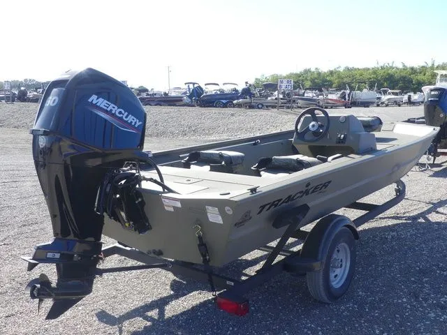 Slide: The Image of Tracker Grizzly 1754 SC 2026 - 4