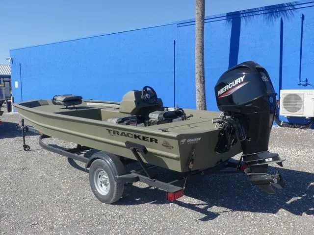 Slide: The Image of Tracker Grizzly 1754 SC 2026 - 6