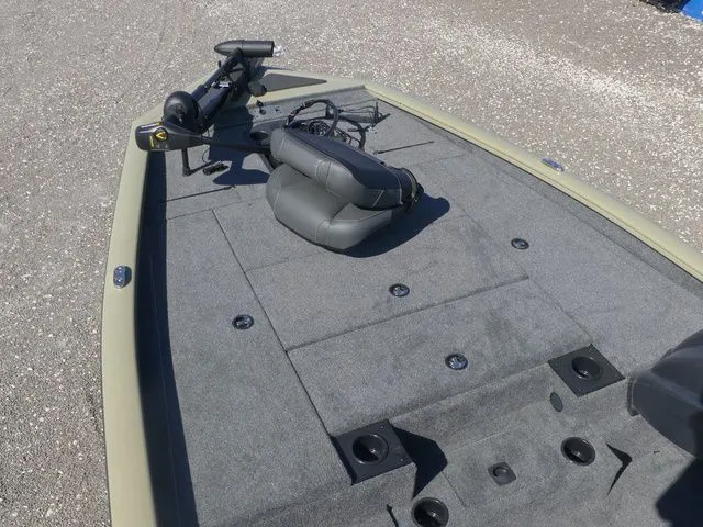 Slide: The Image of Tracker Pro Team™ 195 2026 - 13