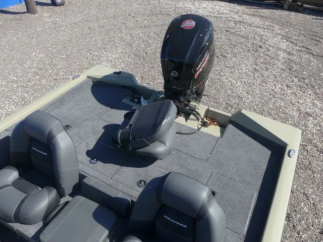 Slide: The Image of Tracker Pro Team™ 195 2026 - 16