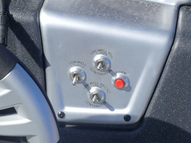 Slide: The Image of Tracker Pro Team™ 195 2026 - 22