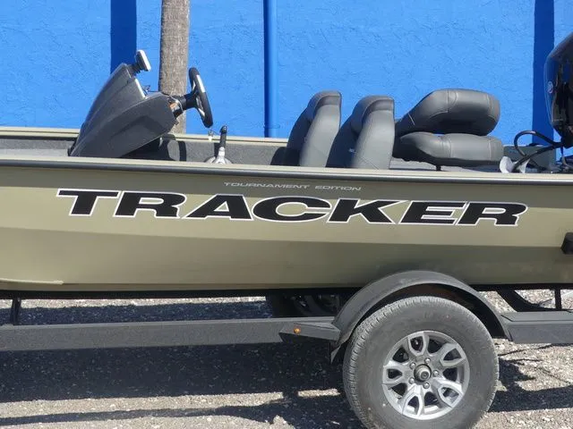 Slide: The Image of Tracker Pro Team™ 195 2026 - 8