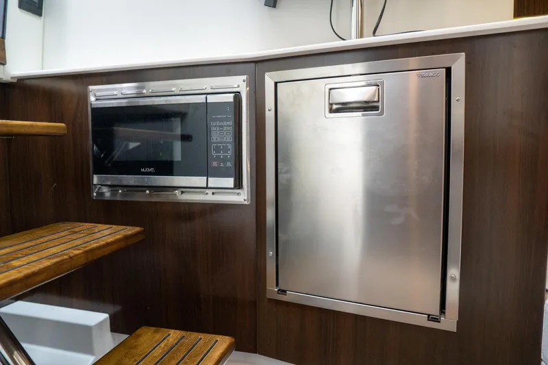 Slide: The Image of Cruisers Yachts 38 GLS OB 2022 - 52