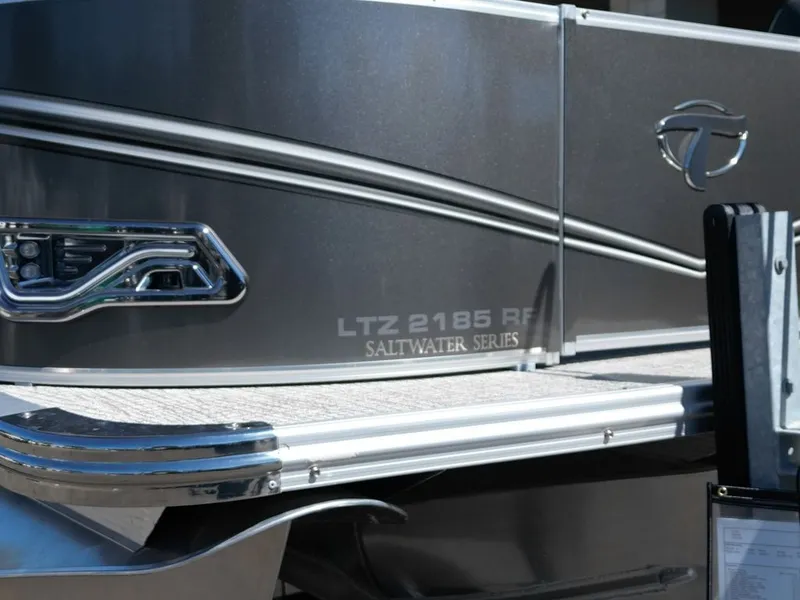 Slide: The Image of Interior of 2024 Tahoe 21LTZ RF boat with modern seating. - 18