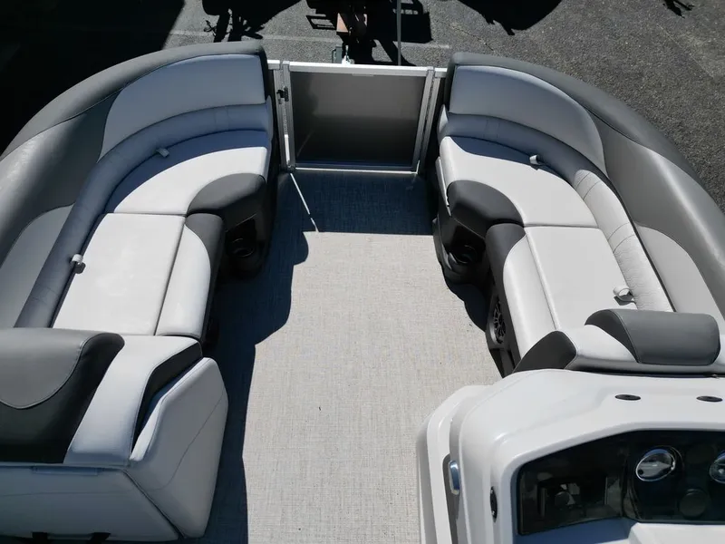 Slide: The Image of Tahoe LTZ RF 2185 2024 - 19