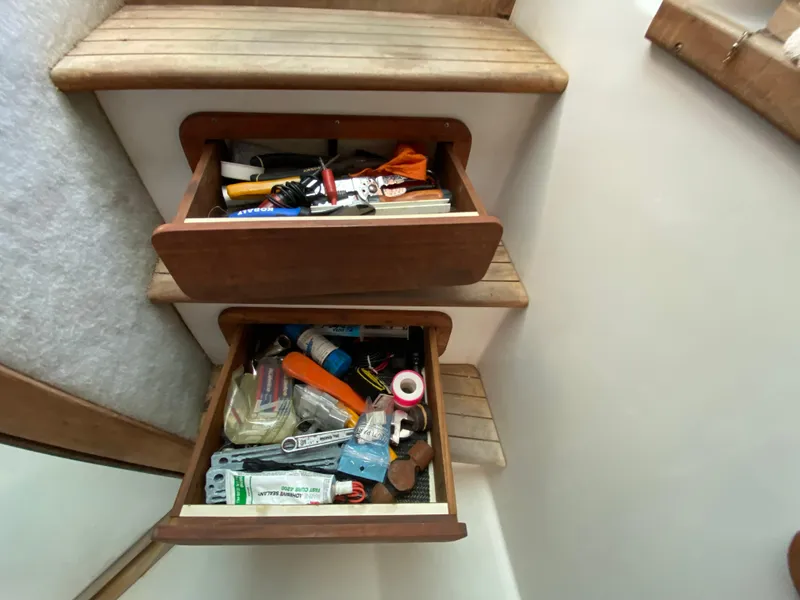 Slide: The Image of Contender 35 Express Side Console 1998 - 58