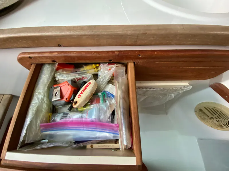 Slide: The Image of Contender 35 Express Side Console 1998 - 59