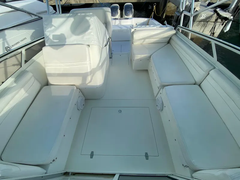 Slide: The Image of Contender 35 Express Side Console 1998 - 70